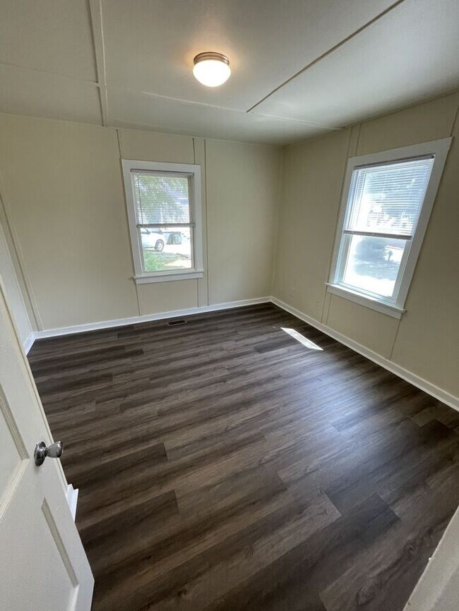 Building Photo - House for Rent
