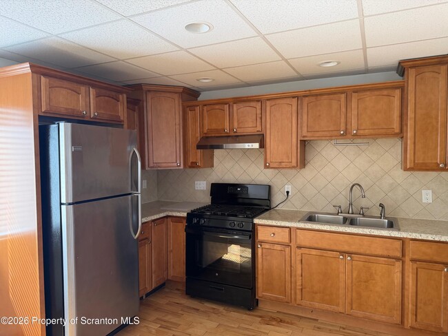 Building Photo - 442 Larch St