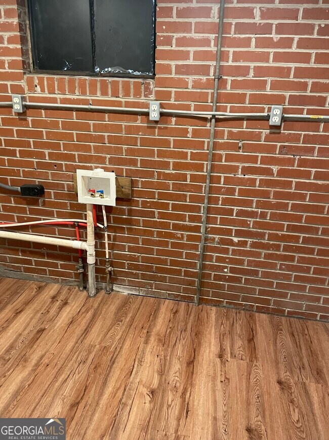 Building Photo - 401 W Parrish St