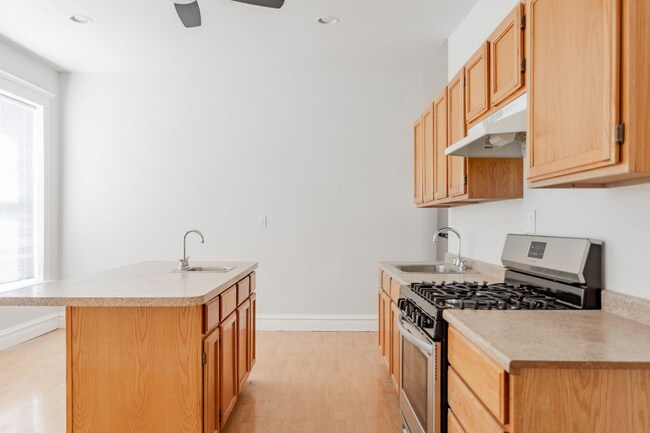 Building Photo - 1325 N Homan Ave