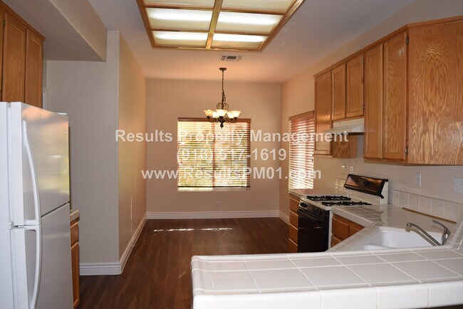 Foto del edificio - 3 Bedroom - Heart of Roseville