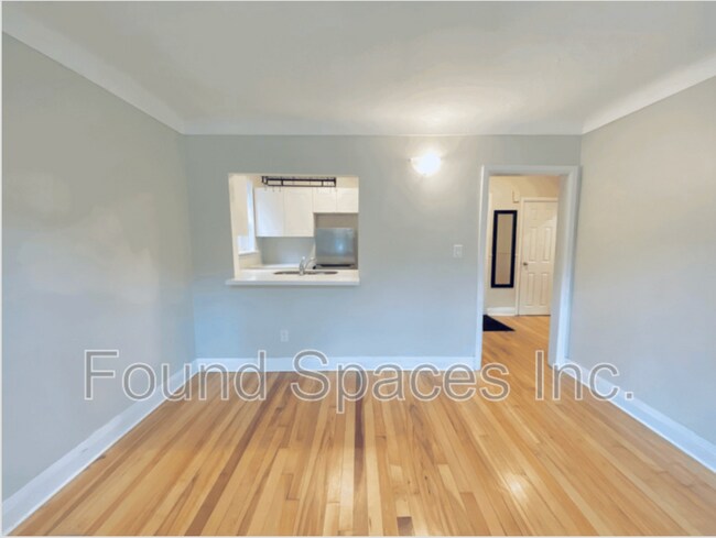 Photo du bâtiment - 85 East Avenue S