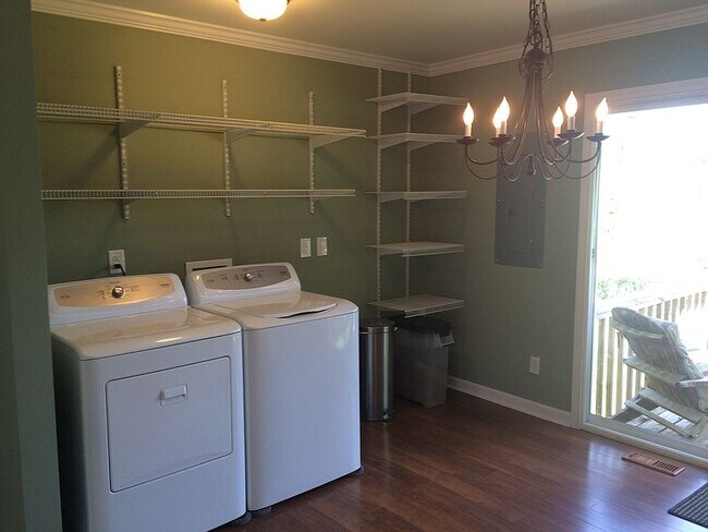 Foto del edificio - 4400 Pebblebrook Dr