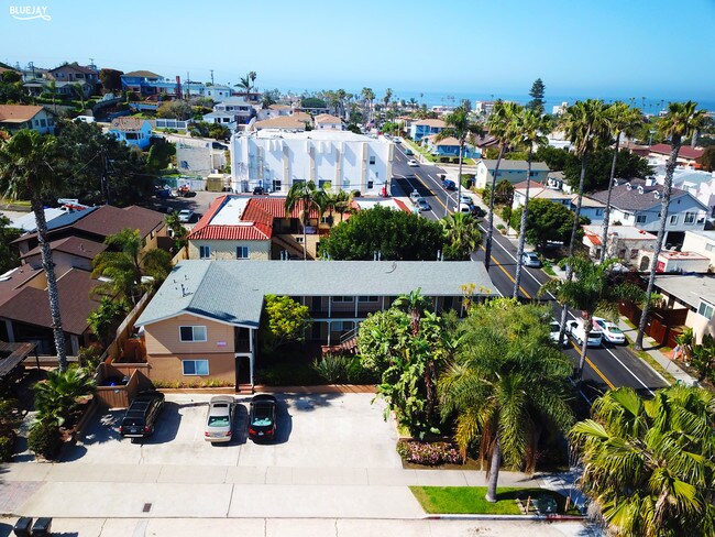 Three blocks to the ocean - 1739 Sunset Cliffs Blvd