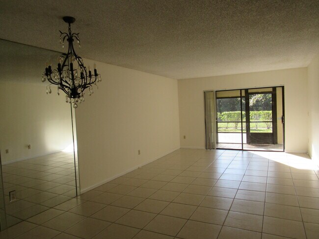 Building Photo - 7879 Willow Spring Dr
