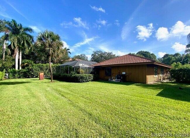 Foto del edificio - 5585 Pennock Point Rd