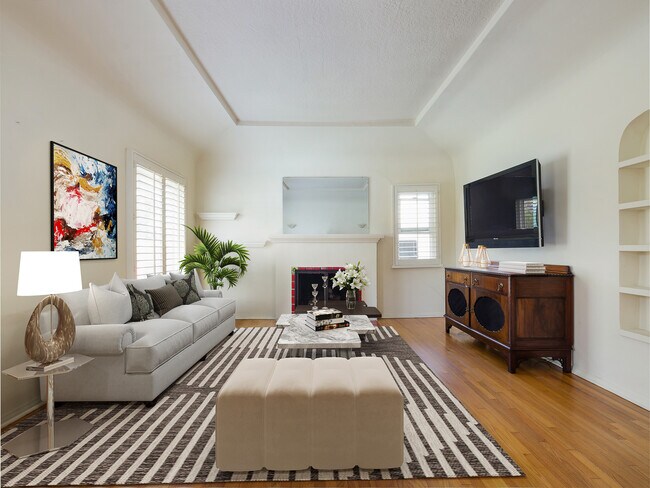 Living room - 311 W Oak Ave