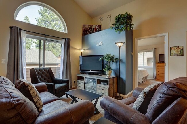 Building Photo - FOR RENT: FURNISHED 2 BED 2 BATH plus Loft POWDER VILLAGE CONDO - WITH SEASONAL POOL/SPA TO ENJOY!