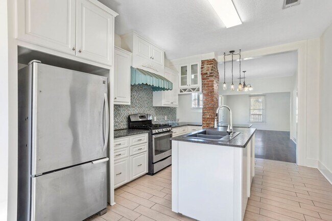 Foto del edificio - 900 S Division St