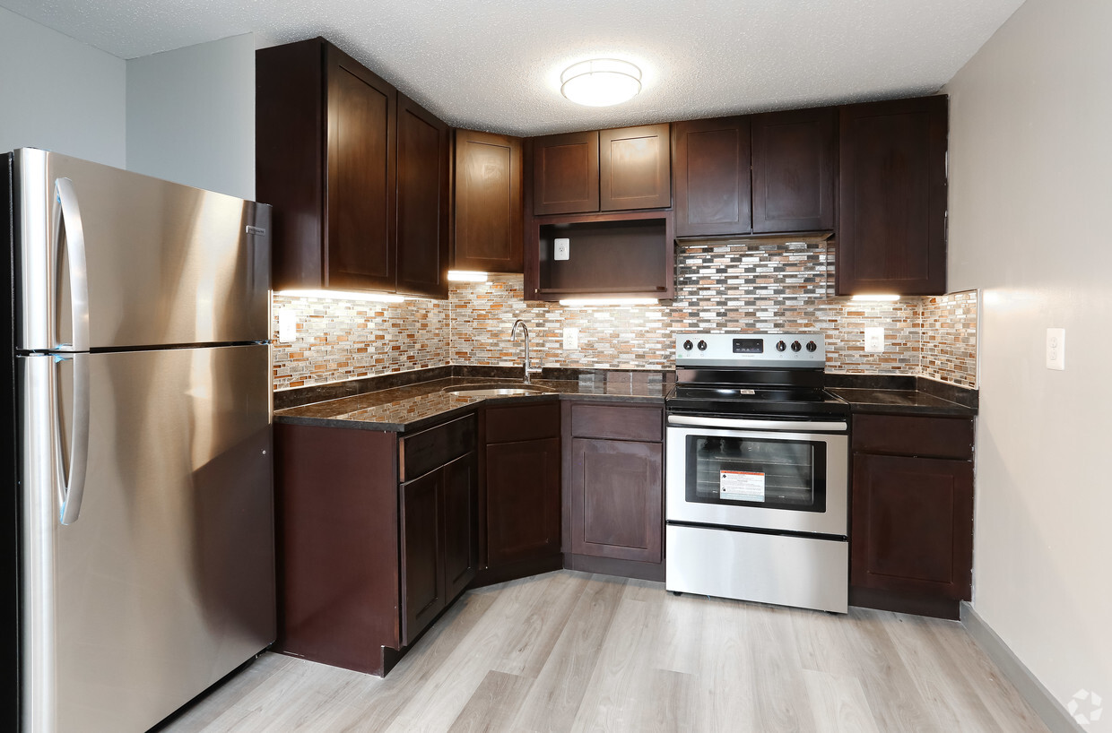 Kitchen - Candlewood Apartments