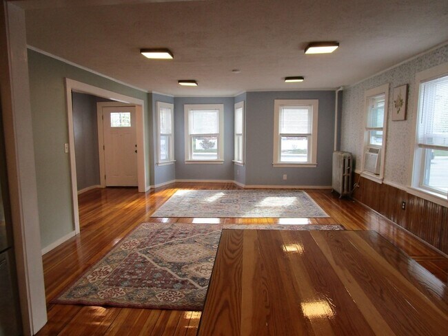 Photo - 719 Main St Apartment