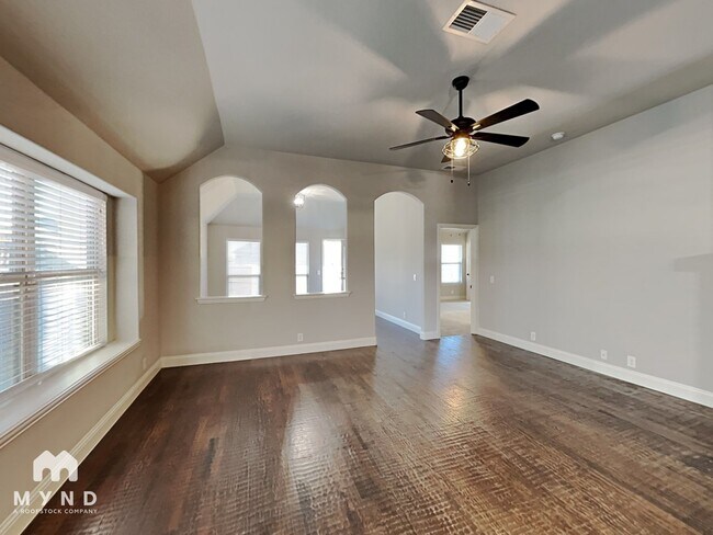 Foto del edificio - 4424 Oak Bluff Dr