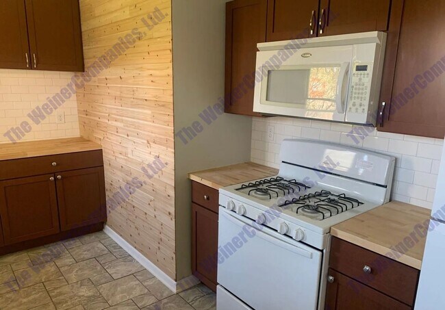 Foto del edificio - 3-Bedroom/1-Bathroom Home – Available August!