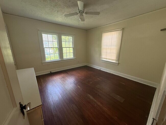 Foto del edificio - 846 W Brevard St