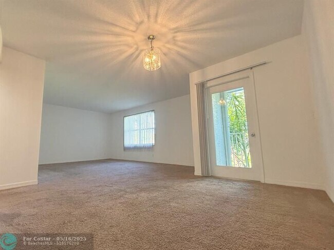 Foto del edificio - 9013 NW 38th Dr