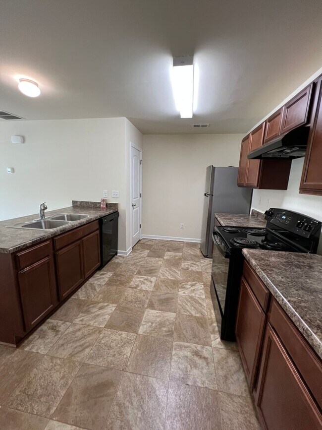 Building Photo - Wonderful Townhome in Lantern Walk