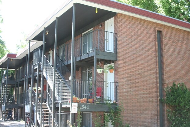 Primary Photo - Roberta St Apartments