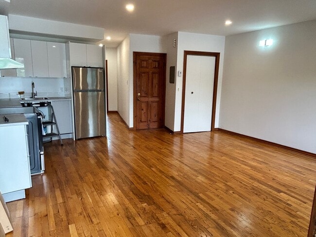 Building Photo - 4277 Rue Saint-Jacques