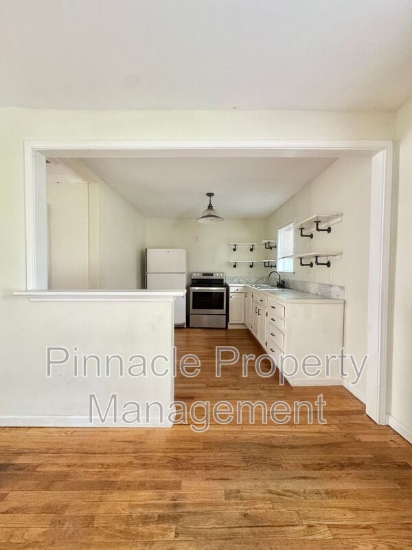 Foto principal - 421 S Van Buren St