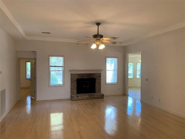 Building Photo - 200 Habersham Dr SE