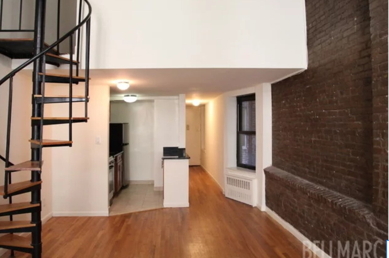 Primary Photo - 80 Grove St