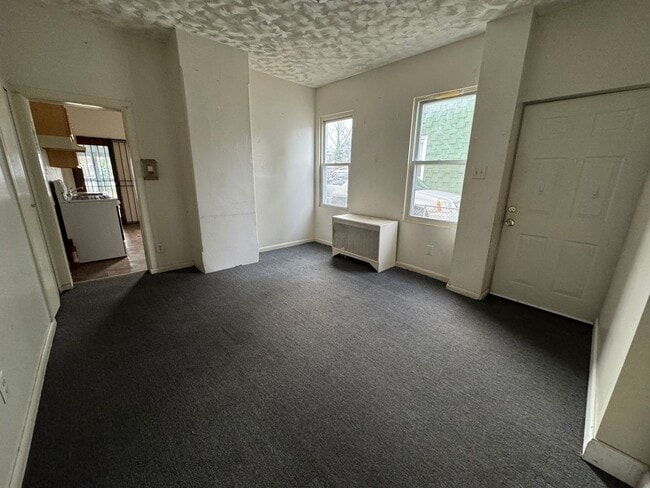 Building Photo - 1016 Pine St