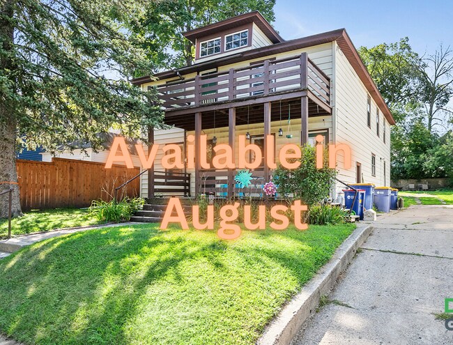 Foto del edificio - 848 Crescent St NE