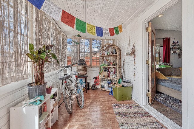 Foto del edificio - 226 E Harrison St