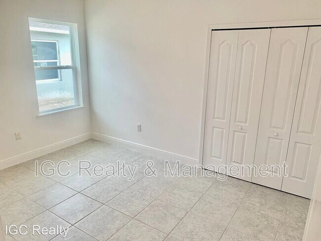 Foto del edificio - 2482 Pinwherry St