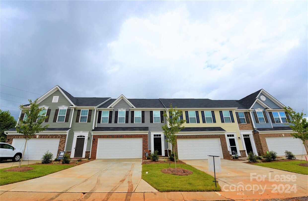 Primary Photo - 2829 Sand Cove Ct