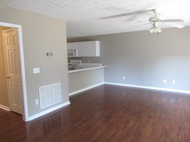 Building Photo - Donahue Crossing #1708