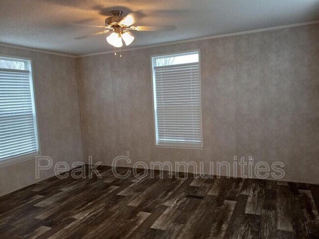 Foto del edificio - 127 Shady Brook Hts