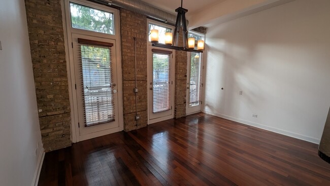 Foto del edificio - 1222 W Hubbard St