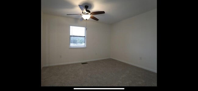 Foto del edificio - 619 Sandalwood Dr