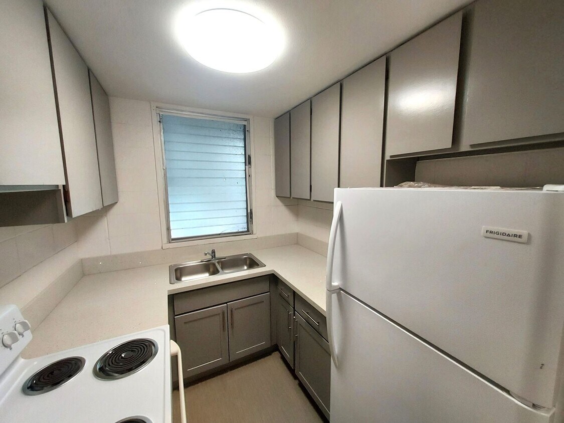 Revovated 1Br/1Ba/1pkg Kapahulu Ave House Rental in Honolulu, HI