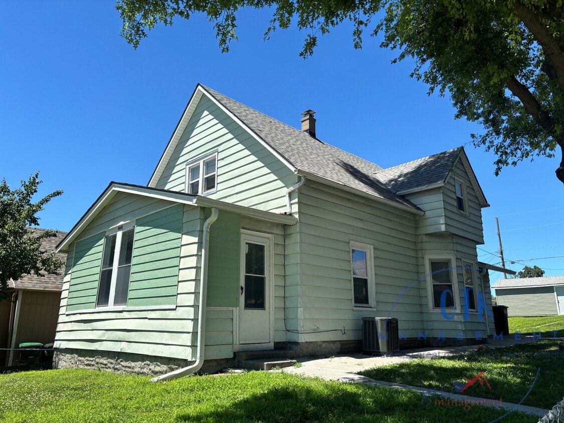 Photo - 3352 T St (Omaha, NE)