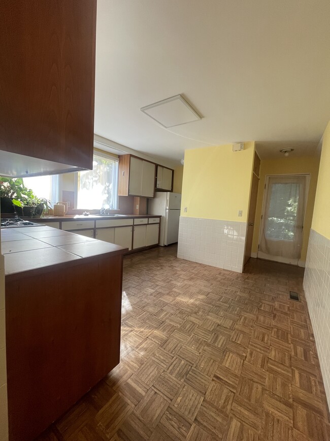 kitchen - 10 Packard Ave