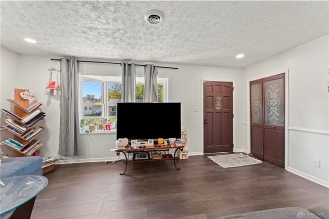 Photo - 1630 Falke Dr House