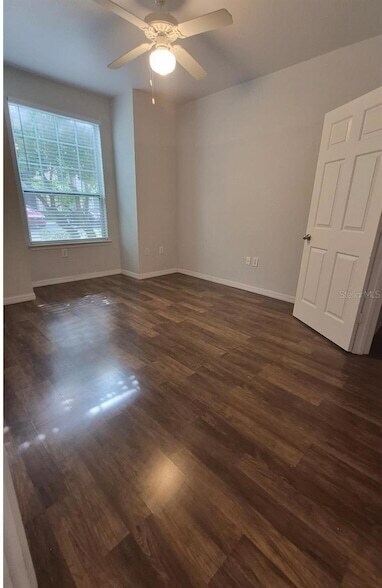 Foto del edificio - 1990 Erving Cir