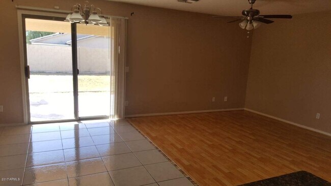 Foto del edificio - 8947 E Bramble Ave