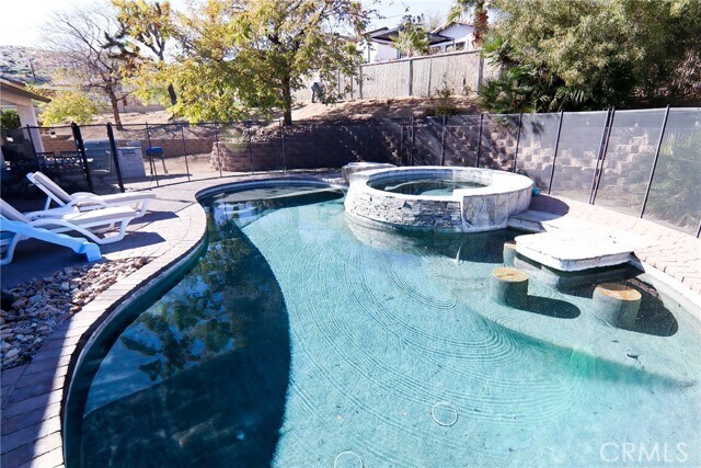 Foto principal - 7525 Whitney Ave