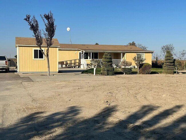 Building Photo - Caruthers sweet home