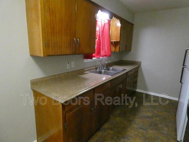 Building Photo - 304 Leonard Ln