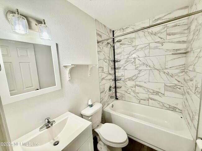 Foto del edificio - 114 W 41st St