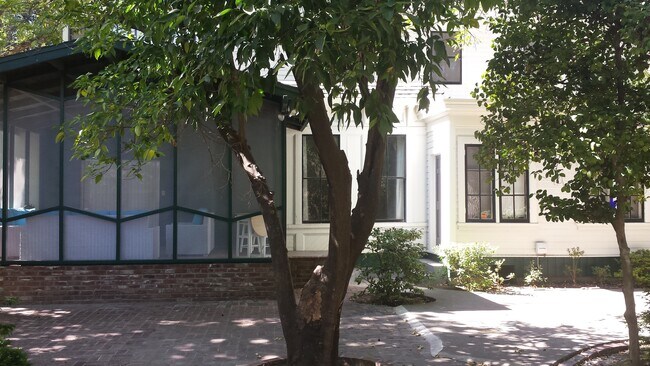 Foto del edificio - Beautiful Historic Home!