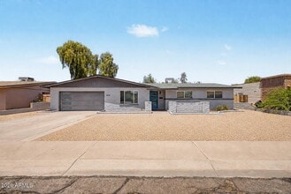 Building Photo - 2174 E Palmcroft Dr
