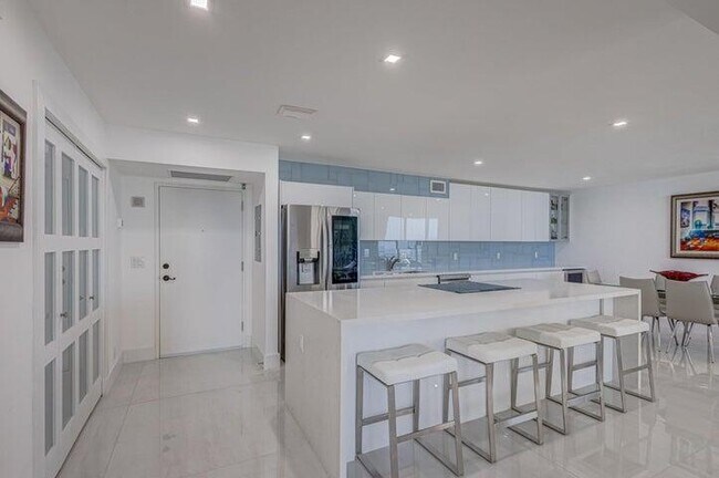 Foto del edificio - 5440 N Ocean Dr