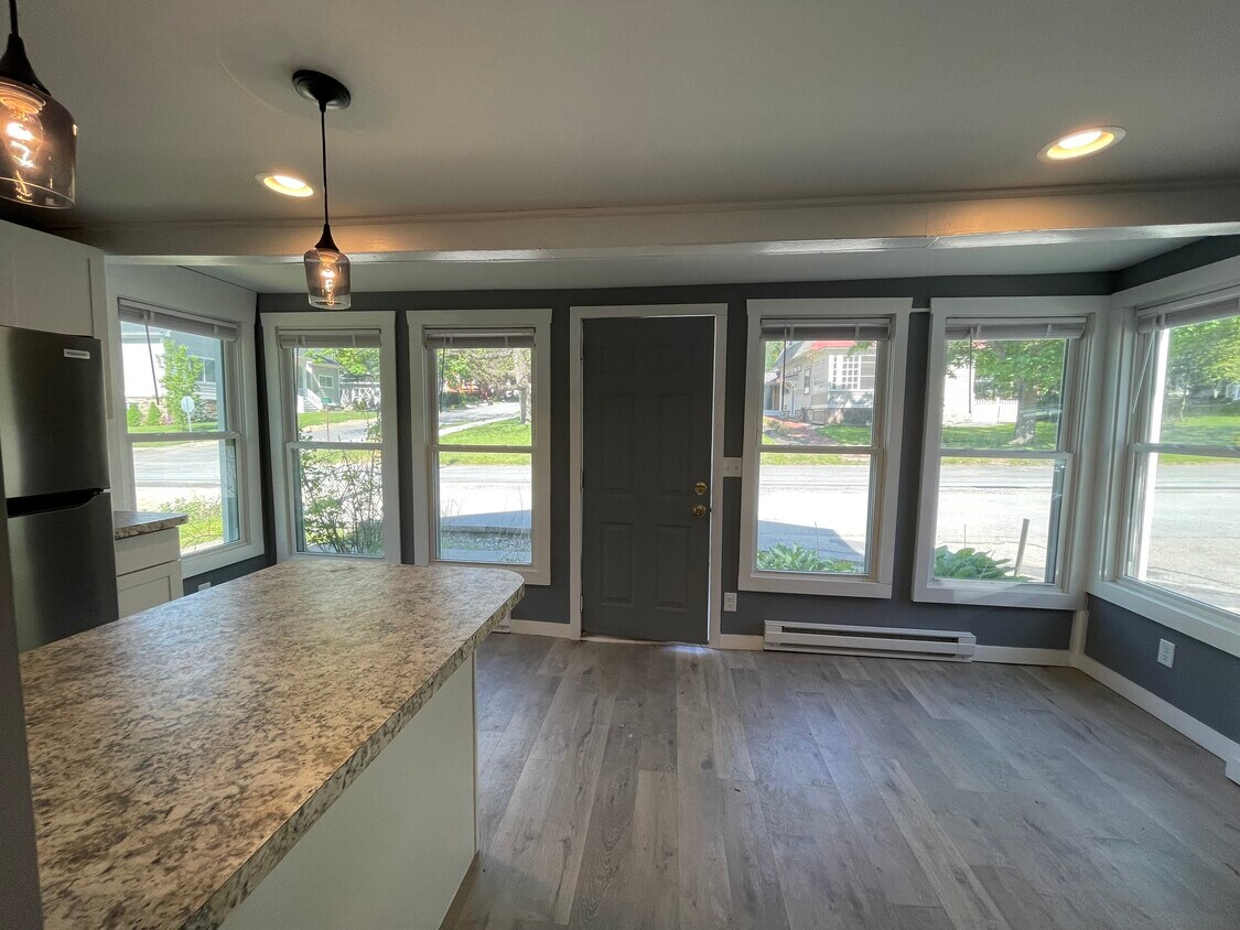 Living 1 - 220 Maple Ave