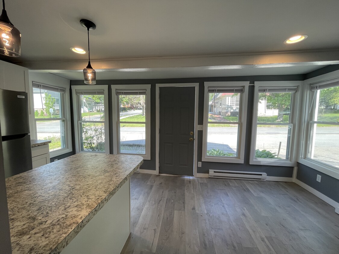 Living 1 - 220 Maple Ave