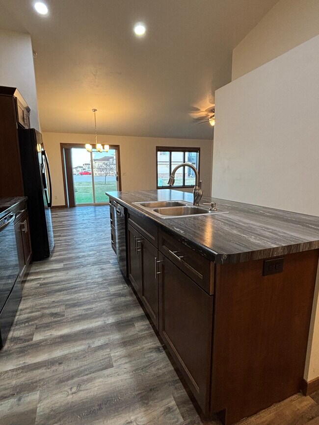 Foto del edificio - 2382 Jacobsen Rd